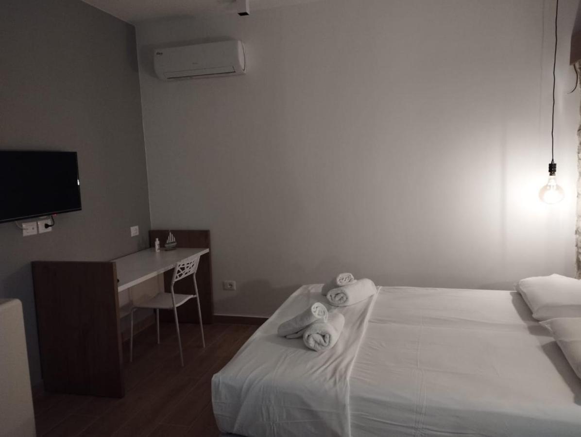 Comfort Guest Rooms Vila Hm Sarandë Exterior foto