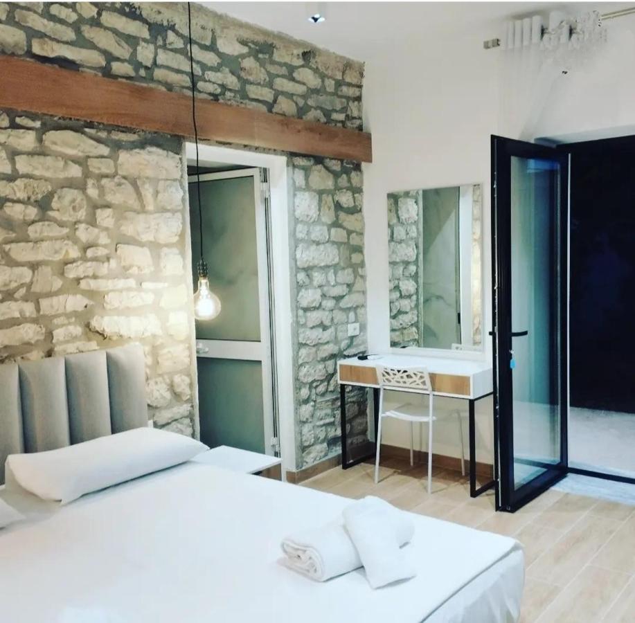 Comfort Guest Rooms Vila Hm Sarandë Exterior foto
